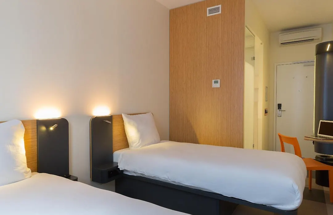 Easyhotel Brussels City Centre-1
