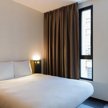 Easyhotel Brussels City Centre-3