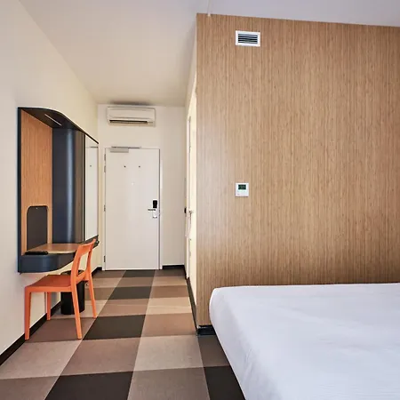 Easyhotel Brussels City Centre-3